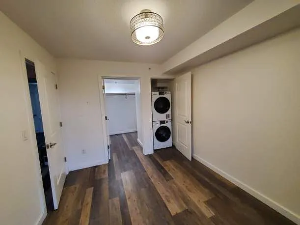 325 13th St NE #406 — Photo 24