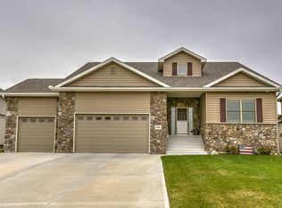 8061 Swallowtail St, Papillion, NE 68046