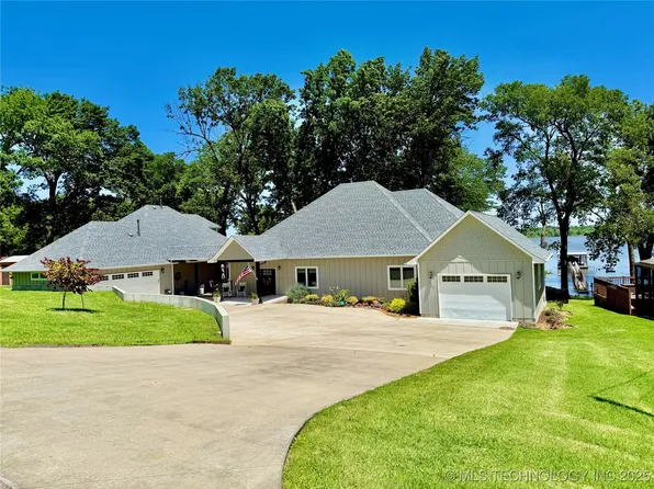 1211 Red Bud Dr, Grove, OK 74344