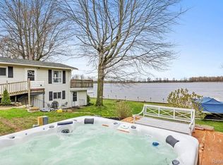 4991 Lakeview Dr, Coral, MI