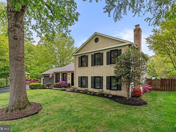 3rd image of 1801 Roxboro Pl