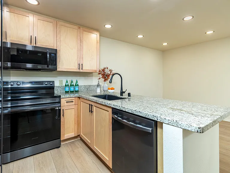 Windrose Place Pasadena — Photo 23