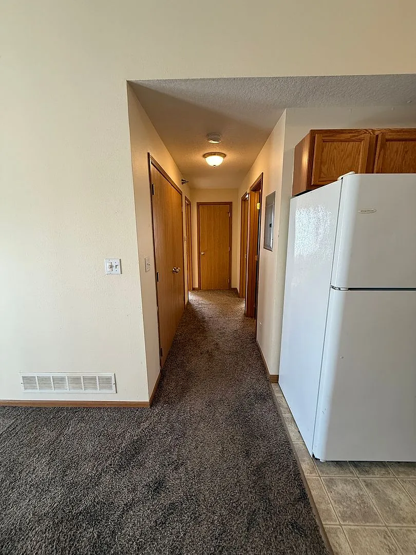 221 Crystal St — Photo 4