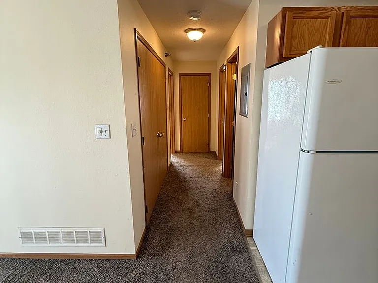 221 Crystal St — Photo 4