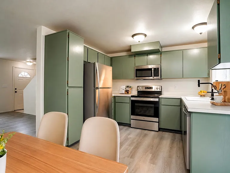 8610 SE Brooklyn St — Photo 4