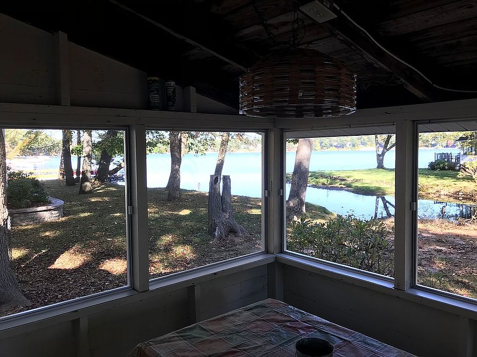 2nd image of 14 Island Pond Rd