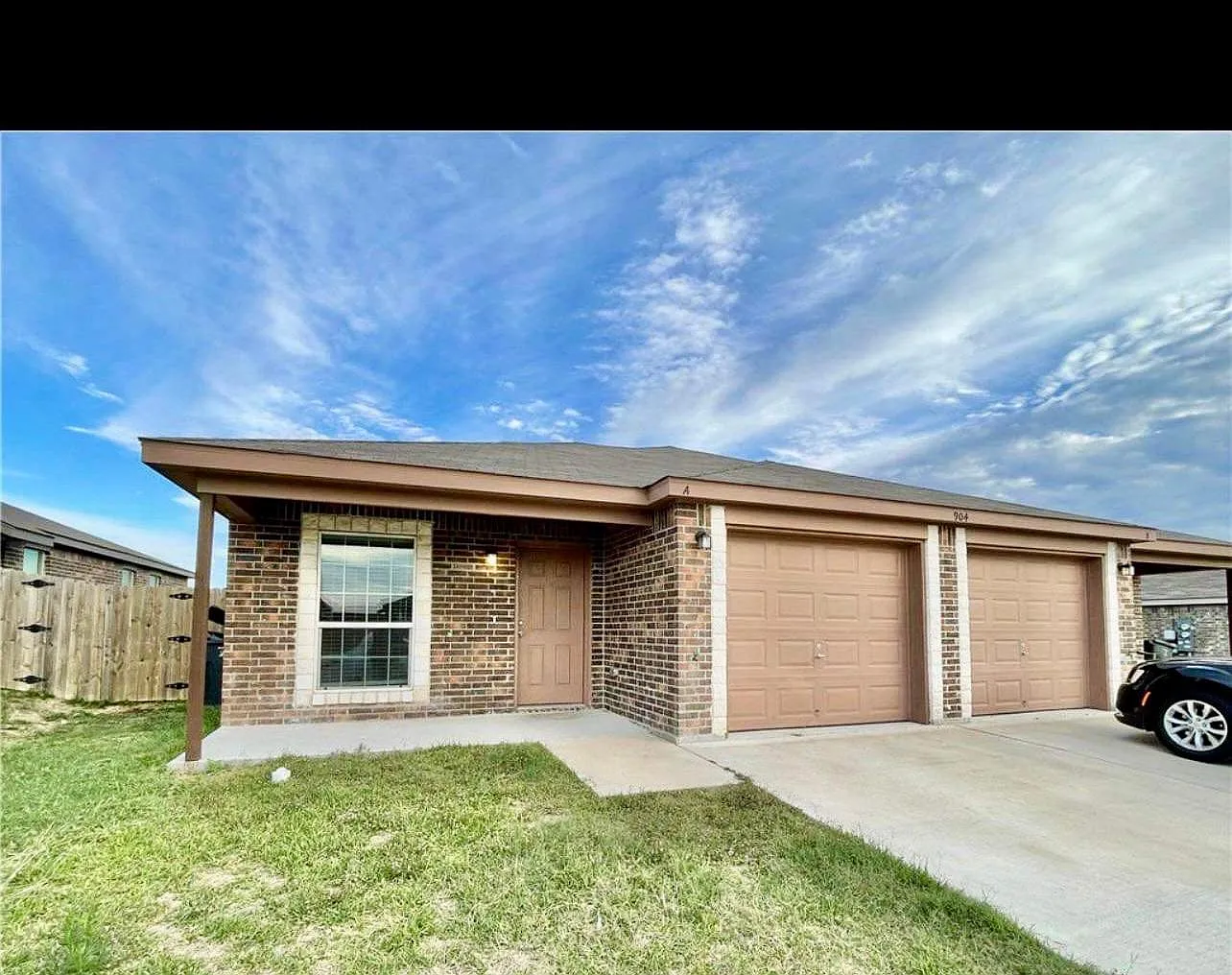 904 Lasso Dr — Photo 1