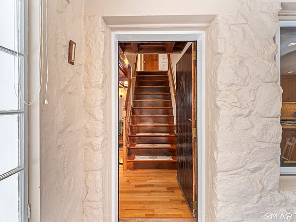 3rd image of 8 Perry Lane
