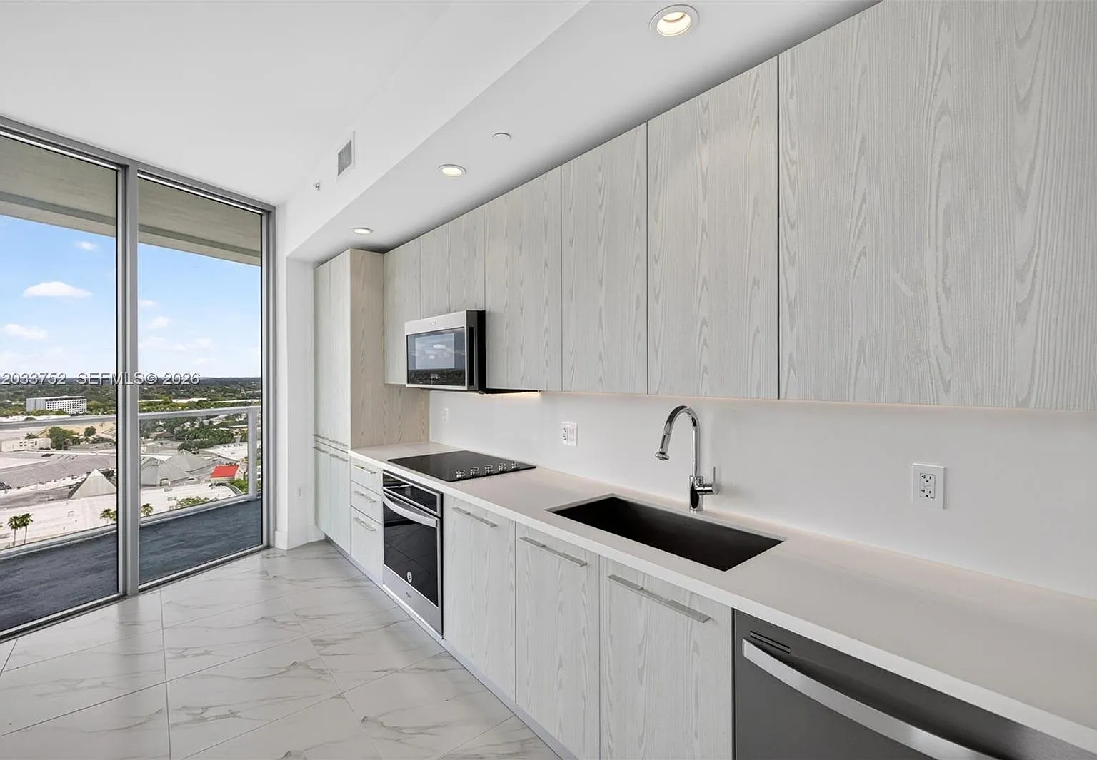 Metropica North Tower One — Photo 2