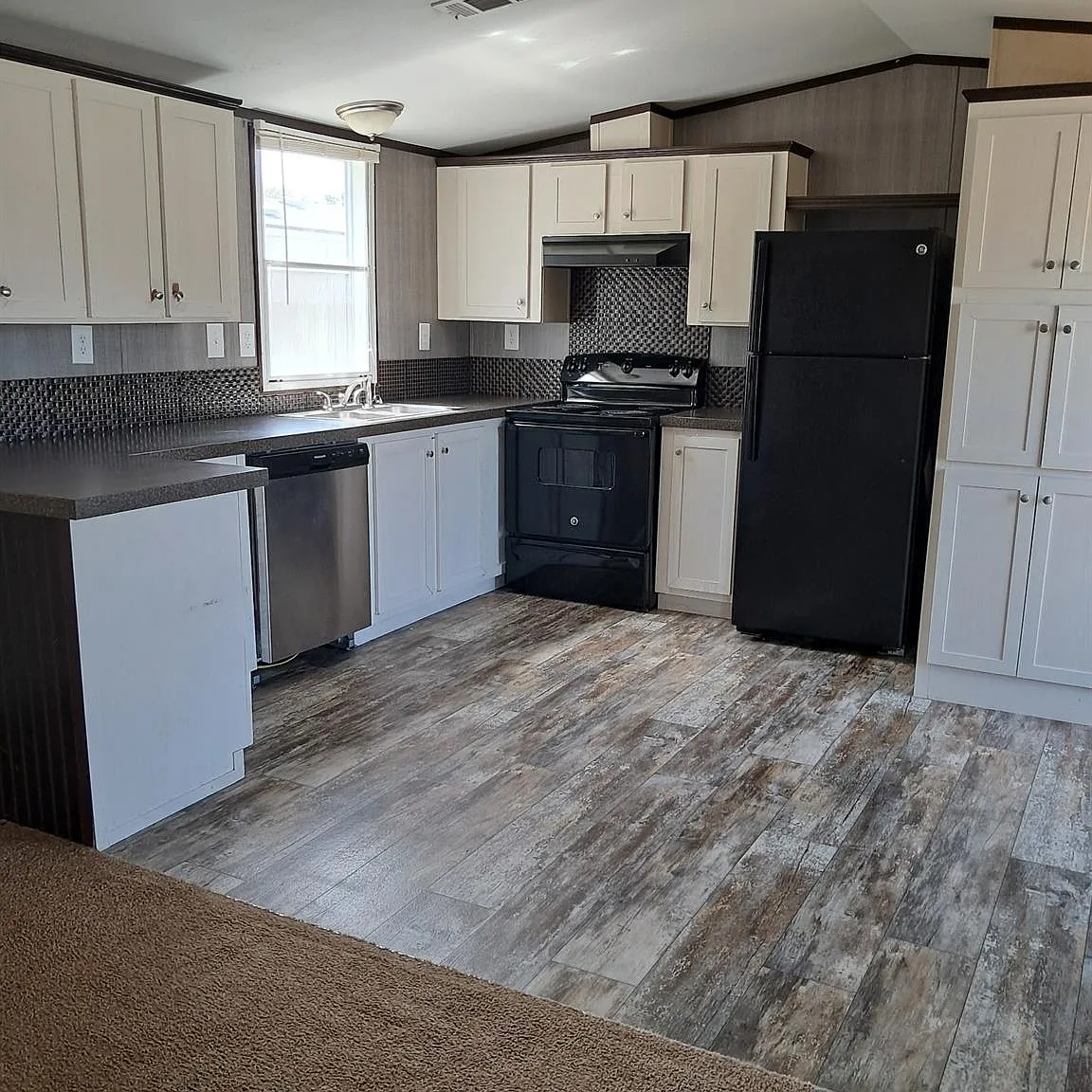 3 bed, 2.0 bath, $1,375 — Photo 2