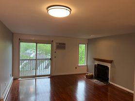 20 E Pembroke Rd