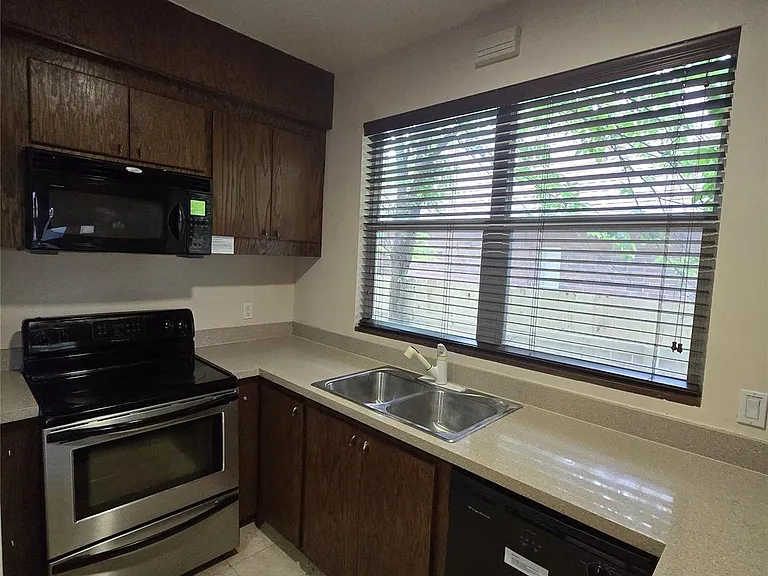 3231 Hemingway Dr — Photo 5