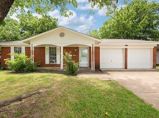 721 SW Hillside Dr, Burleson, TX 76028