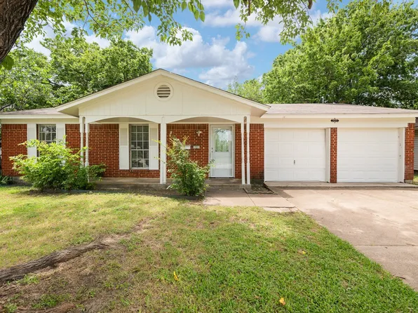 721 SW Hillside Dr, Burleson, TX 76028