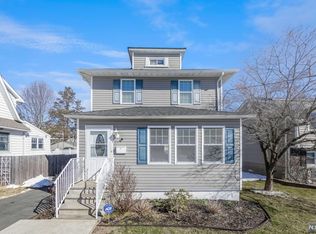 24 Thiem Ave, Rochelle Park, NJ 07662