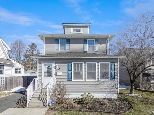 24 Thiem Ave, Rochelle Park, NJ 07662