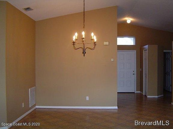 5th image of 530 Creston Ct