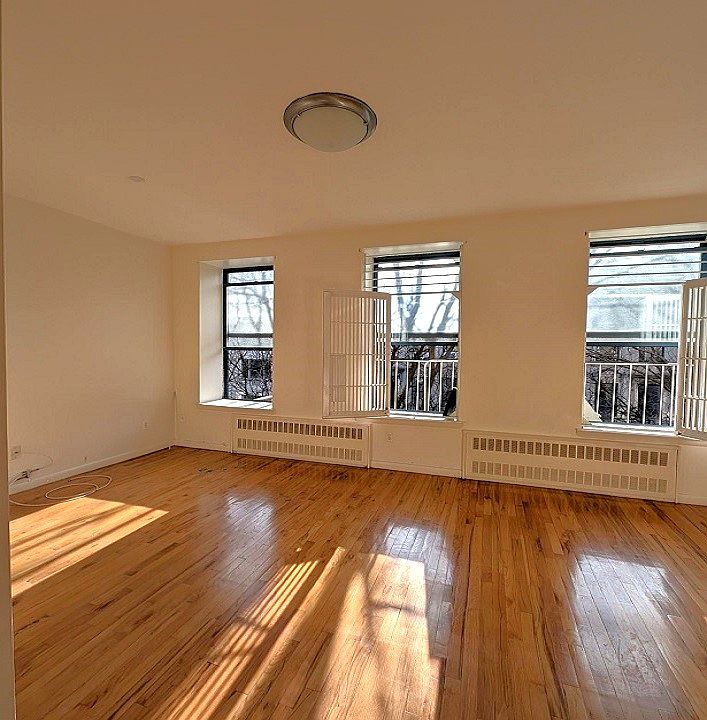 1st image of 137 W 112th St APT 4D