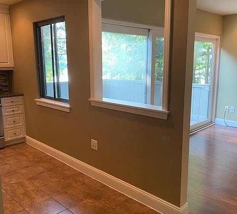 4th image of 16 Greenbriar Dr