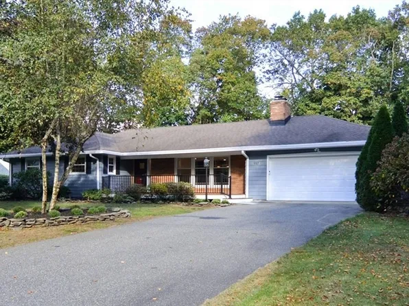 157 Captain Rd, Longmeadow, MA 01106