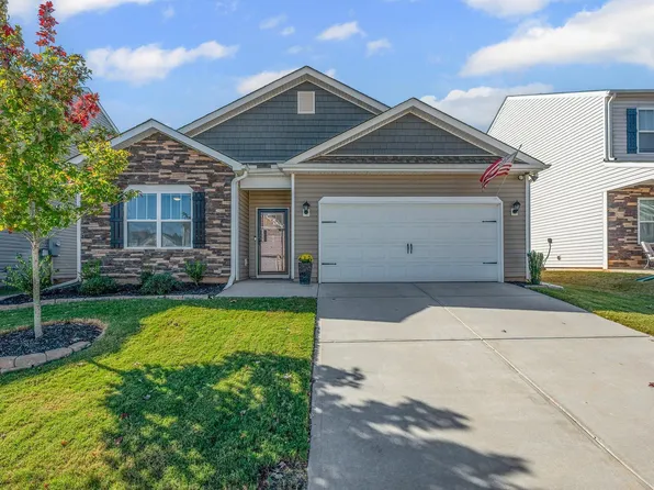 84 Oak Edge Ln, Greer, SC 29651