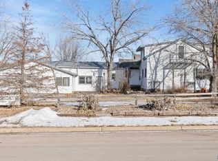 318 W 4th Ave, Wall, SD 57790