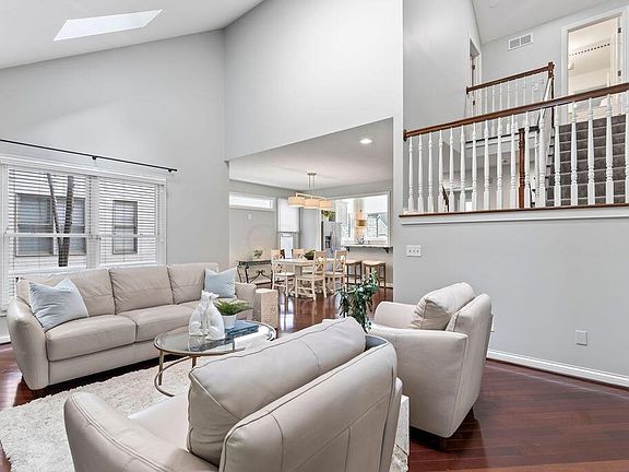 5th image of 578 Westbury Woods Ct