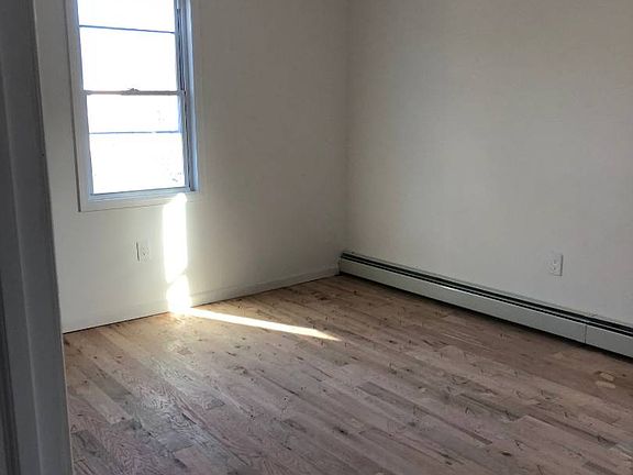 3rd image of 10418 209th St