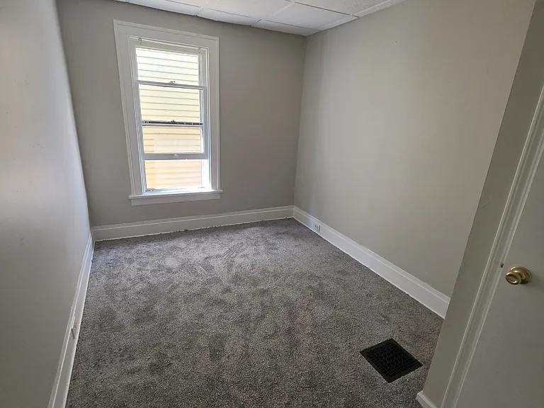 390 Richmond Ave #2 — Photo 9