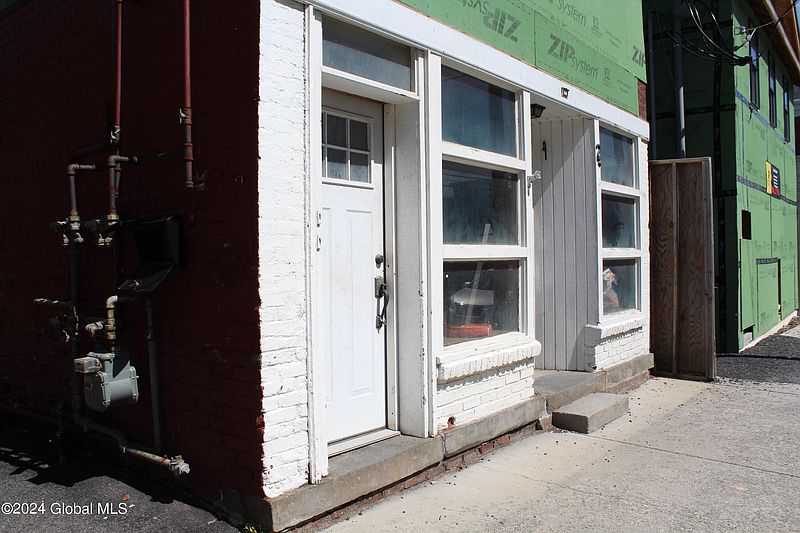 4th image of 26 W Bridge Street