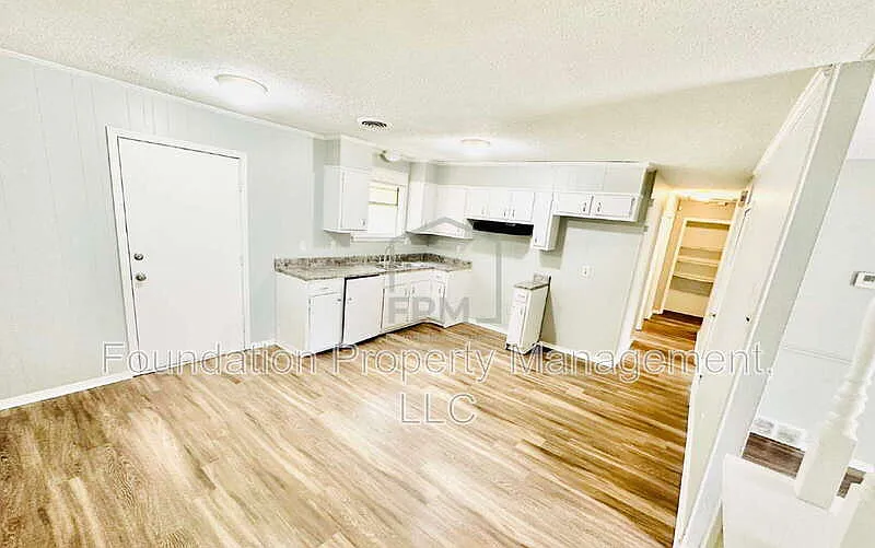 4 bed, 2.0 bath, 1353 sqft, $1,150 — Photo 3