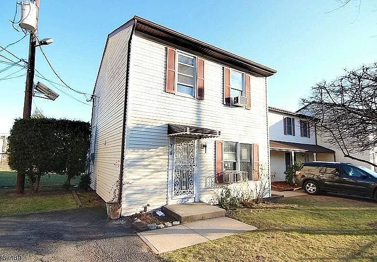 316 Littleton Ave — Photo 9