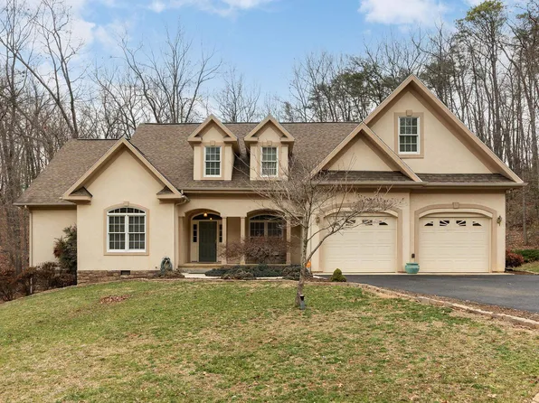 75 Robindale Ct, Buena Vista, VA 24416