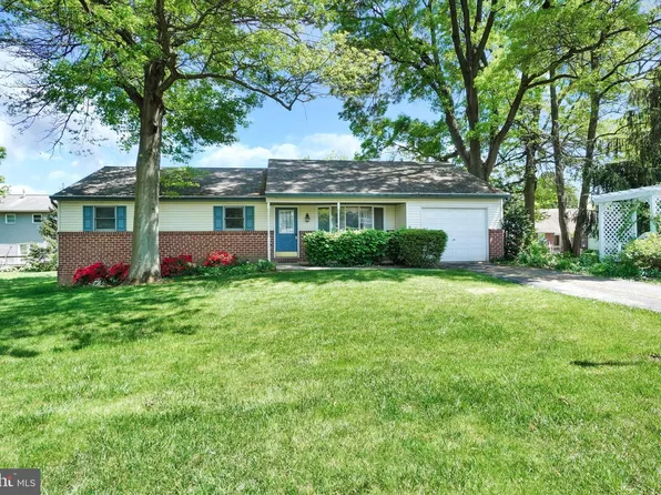 15 Dogwood Ln, Manchester, PA 17345