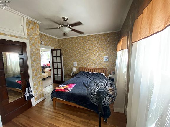 3rd image of 1524 Campbell St