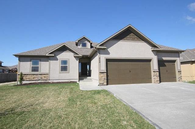 1st image of 908 SW Powell Dr