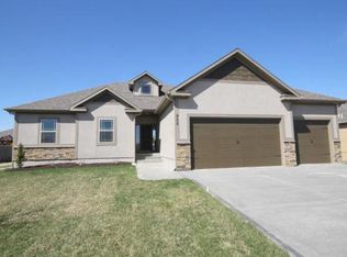 908 SW Powell Dr, Oak Grove, MO 64075