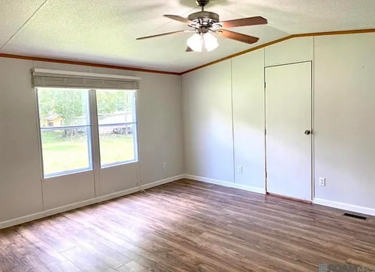 3 bed, 1280 sqft, $1,100 — Photo 3