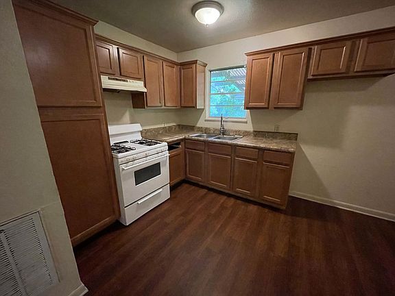 4th image of 5910 Lakehurst Cir
