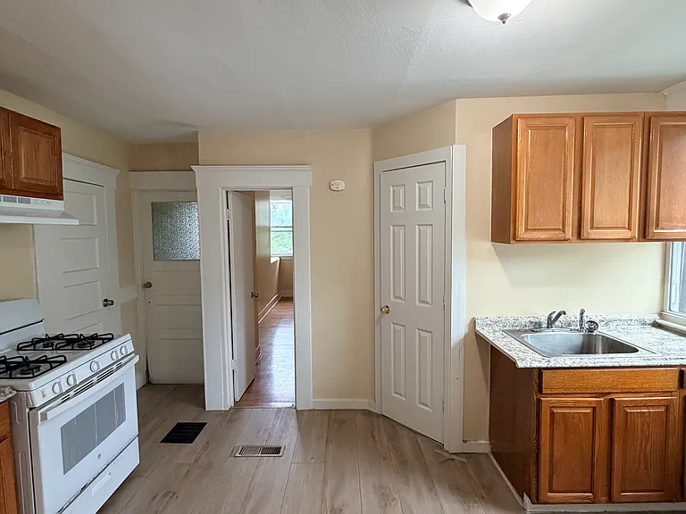 116 Sheffield Ave #3 — Photo 2