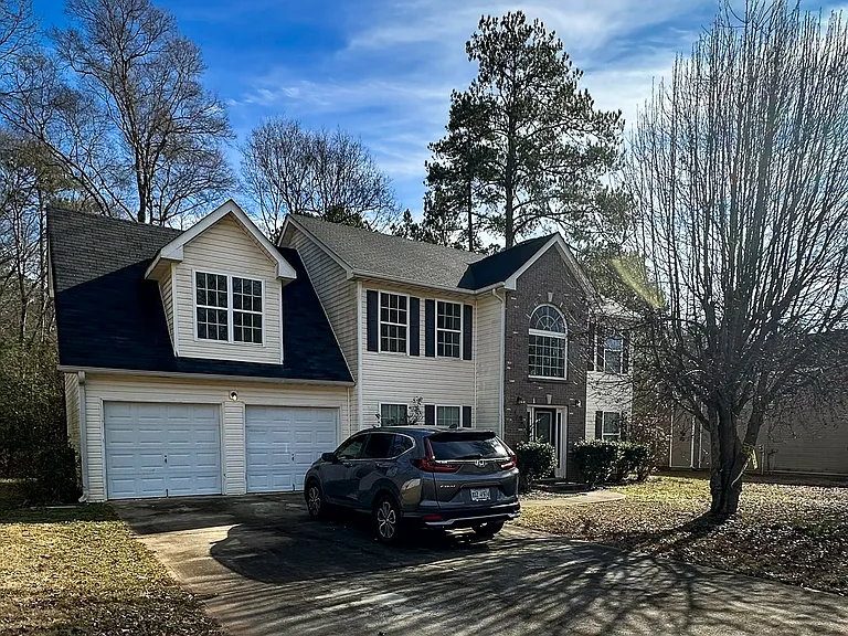 137 Edison Dr — Photo 1