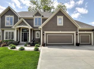 6170 NW Chestnut Ct, Parkville, MO 64152