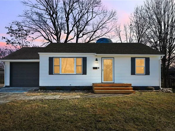 7729 Foster St, Overland Park, KS 66204