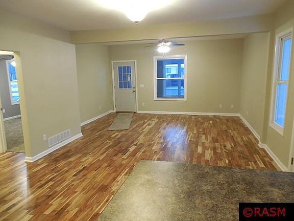 5th image of 130 1st St SE