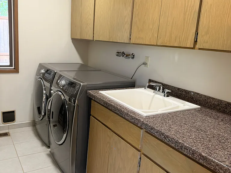 2507 Medina Cir — Photo 15