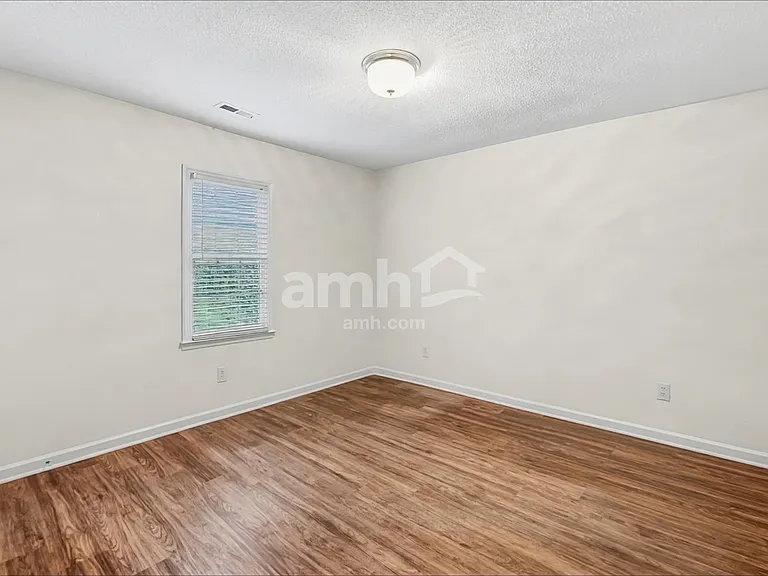 946 George Place Dr — Photo 16