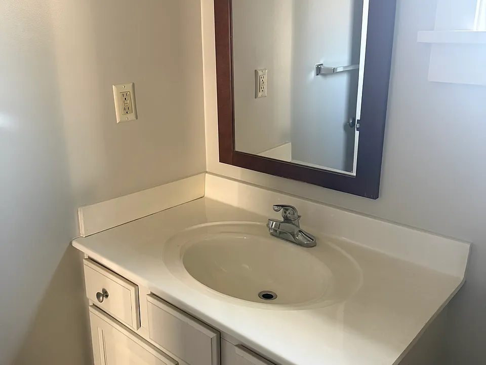 121 N Queen St #3