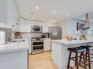 1128 Quebec St #601, Vancouver, BC V6A4E1