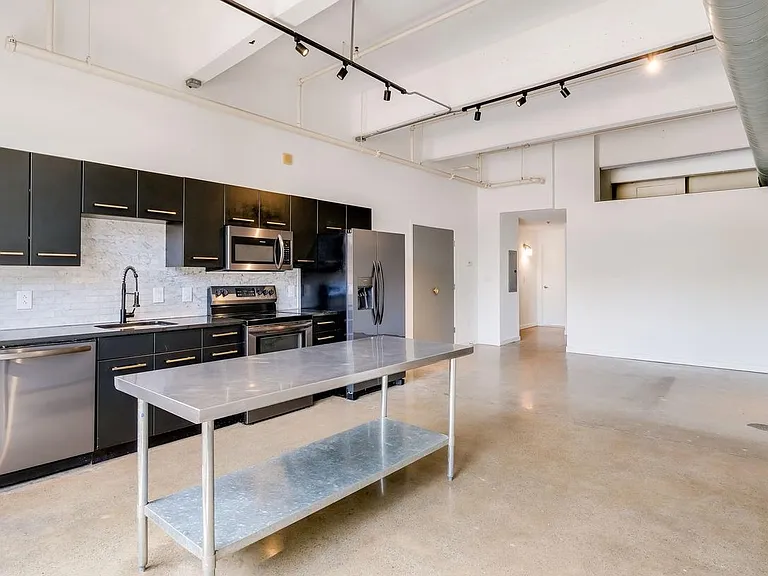 444 N 4th St #208 — Photo 3