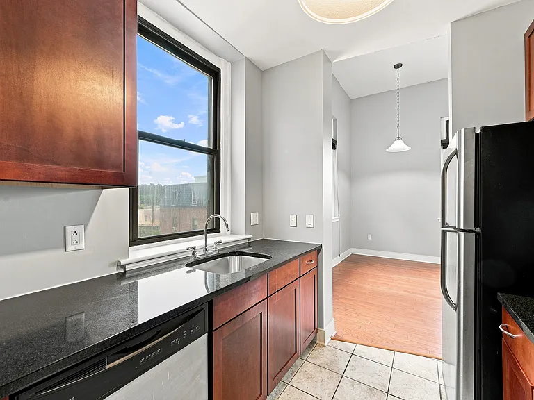 171 Grape St — Photo 3